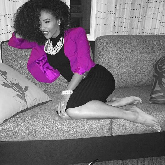 "Former Miss USA and ‘Extra’ TV correspondent Cheslie Kryst has passed away at 30 after jumping from her New York City high rise building. We send our deepest condolences to her family and friends during this time. 🙏🏽🤍" ~MEFeater Magazine 