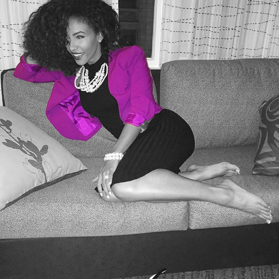 "Former Miss USA and ‘Extra’ TV correspondent Cheslie Kryst has passed away at 30 after jumping from her New York City high rise building. We send our deepest condolences to her family and friends during this time. 🙏🏽🤍" ~MEFeater Magazine 