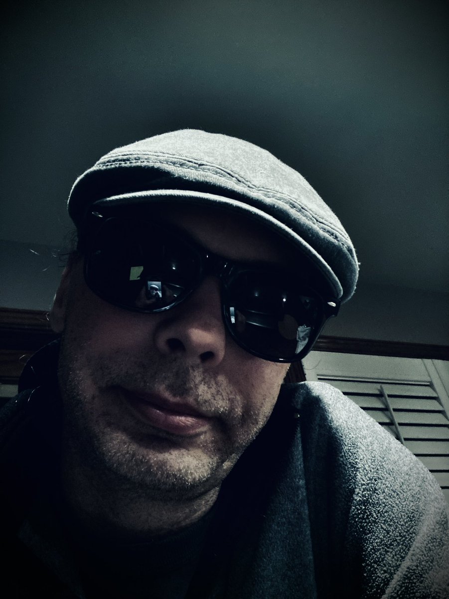 Welp. Mom thinks I'm a little bit handsome, so now you have to too. Mino gigizheb. https://t.co/jRU9ud4ILt