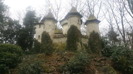 medieval vampire princess autumn
