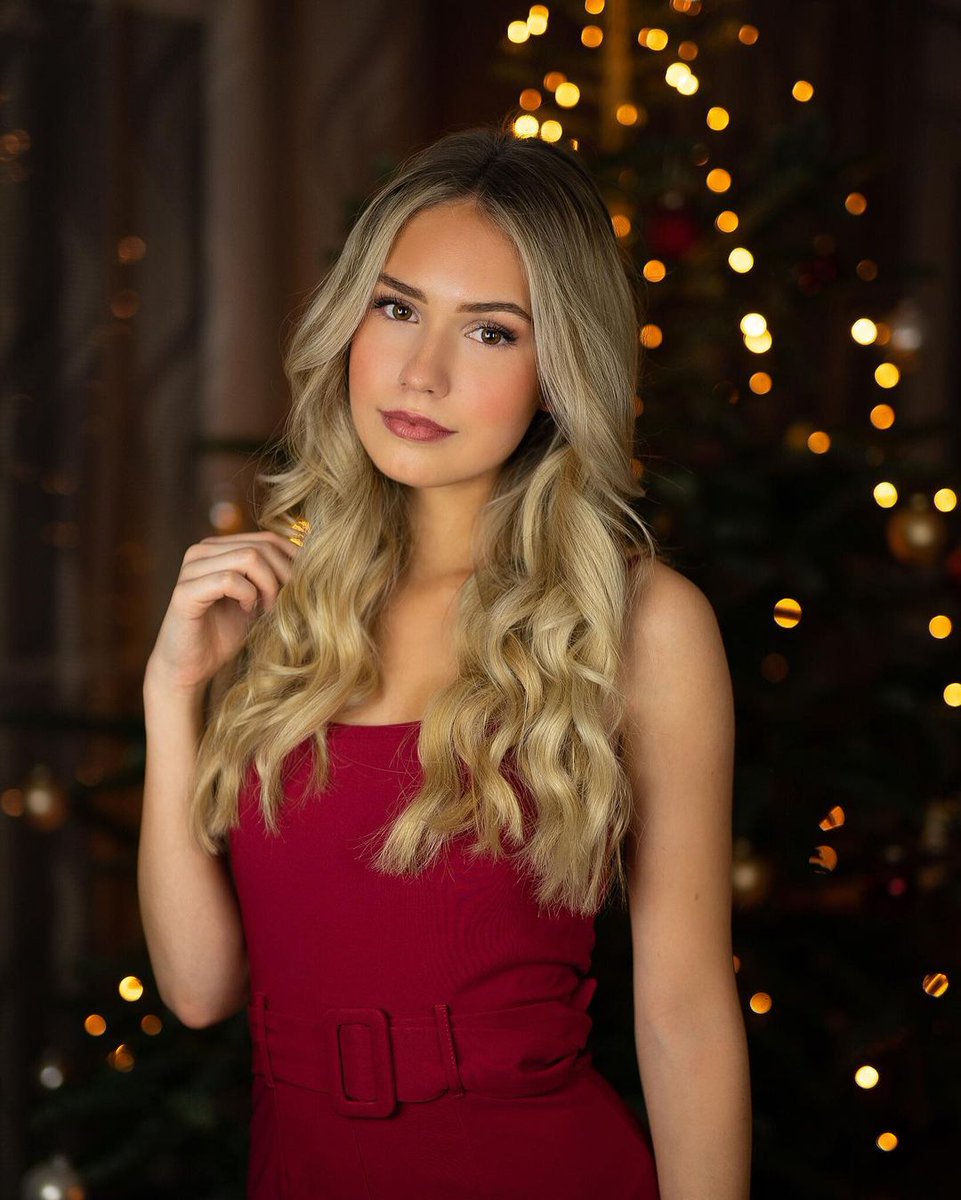 “I will honour Christmas in my heart, and try to keep it all the year. I will live in the Past, the Present, and the Future. The Spirits of all Three shall strive within me. I will not shut out the lessons that they teach.” ~ Charles Dickens, A Christmas Carol 🎄❤️ https://t.co/xirQ2Btx0Y
@valiaflou