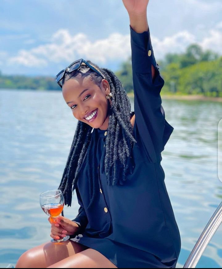 Perfect smile with perfect looks 😍 https://t.co/xX4s8QNquL

@Kirabo_Ishimwe