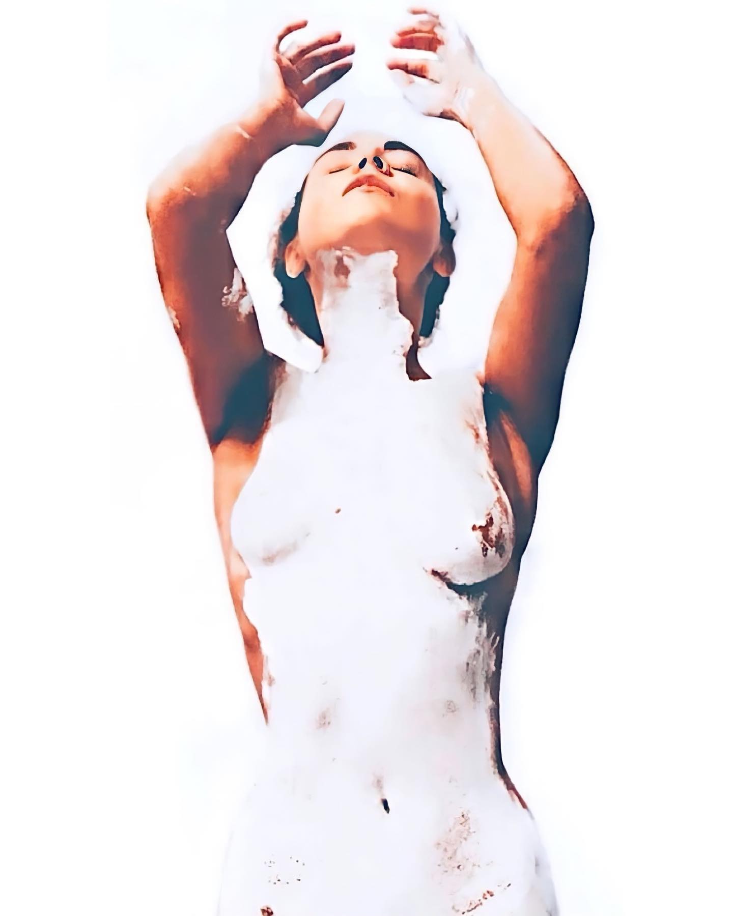 I am ❍

I am love
I am light
I am darkness
I am power
I am fierce
I am gentle
I am healing
I am connected
I am energy
I am raw
I am blood
I am bones
I am cells
I am human
I am breath
I am spirit
I am freedom
I am earth
I am sun
I am moon
I am stars

I am my mother
I am my father
I am my ancestors

I am this life
I am my past lives
I am the beginning & end of each breath
I am my journey

I am a creation, a masterpiece of the universe

I am stardust
I am me
I am art

—

As are you my soul brothers & sisters xxx
 @artsy @taylor_munholland @rrawimpact
!SOUL!
  @taylor_munholland