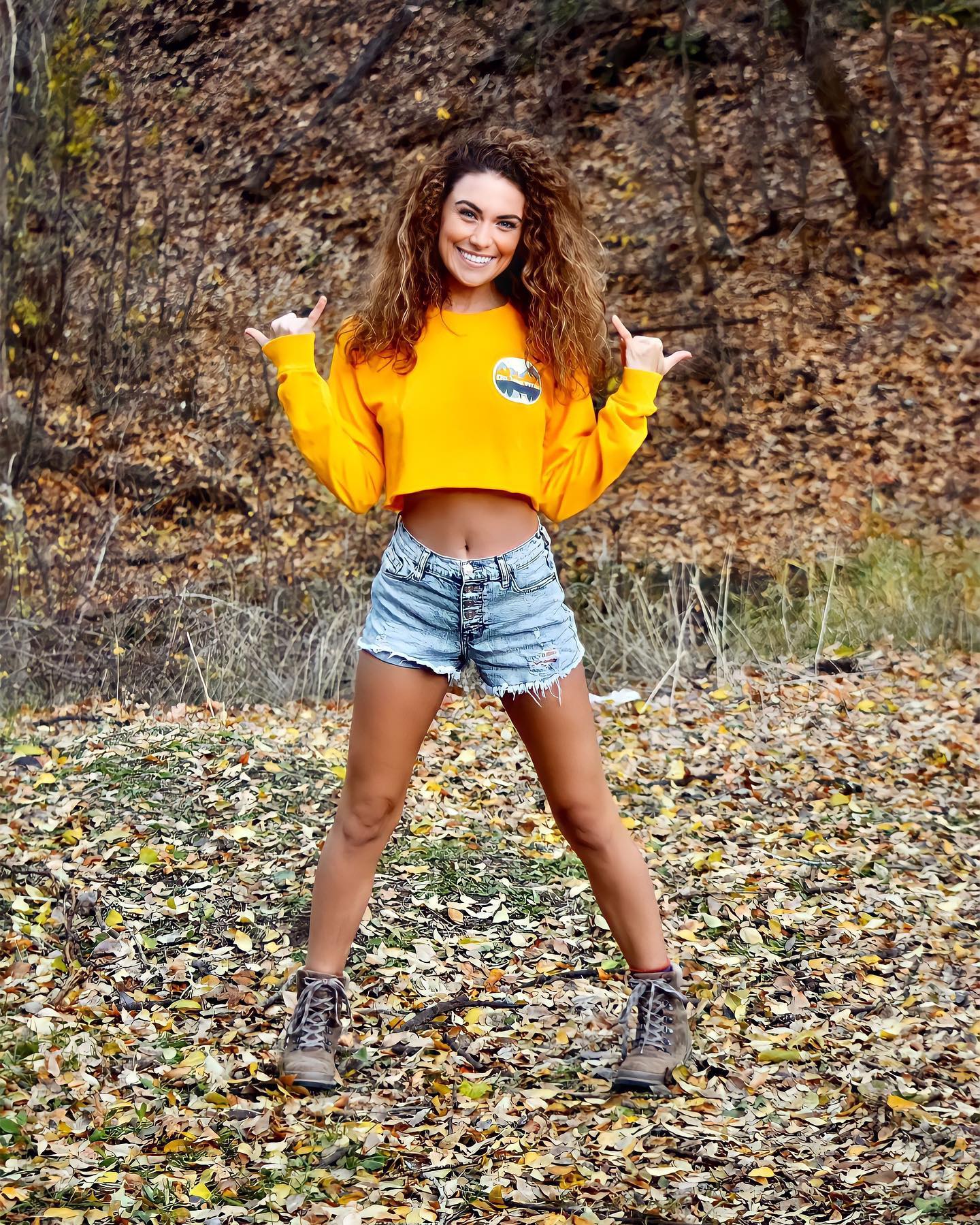 Holler & massive love to my @ontrailwith fam, founded by my soul brother @ontrailwithcesar 🤟🏼🥾❤️ Cannot wait to see you all when I visit Cali & go for an epic hike & trash cleanup ♻️🌎🤗 Thank you for being Earth’s protectors & a badass community that celebrates diversity. LOVE YOU!!

ONTRAIL WITH @ontrailwith + RRAW IMPACT @rrawimpact = HIGH VIBES & COMMUNITY OVER COMPETITION 🤙🏼❤️🔥 XXX
 @muckbootco @taylor_munholland @ontrailwithcesar @ontrailwith @rrawimpact
!Planet Earth!
  @taylor_munholland