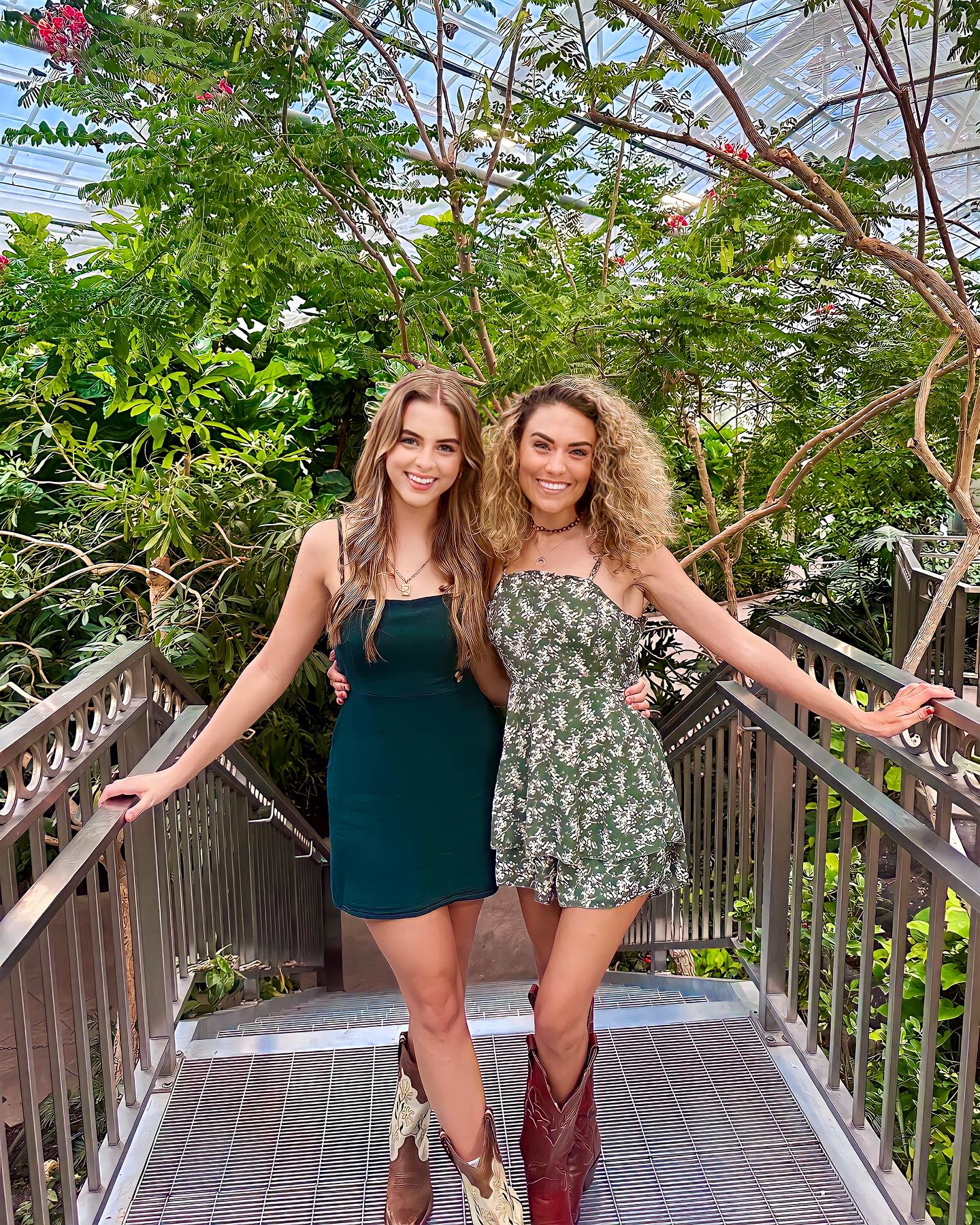 Proud of us 🦋✨💕
Our journeys connected us & created an unbreakable bond of unconditional love, support & unwavering friendship. Love you to the moon & back a trillion times over little sister @kiara.s.damico 💋🌙 “To the stars through difficulty” xoxo

!Invisible Illness Warriors!<br> @taylor_munholland