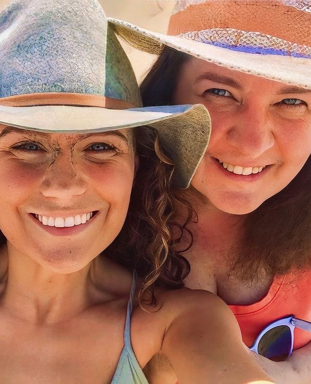 <br> @taymunholland