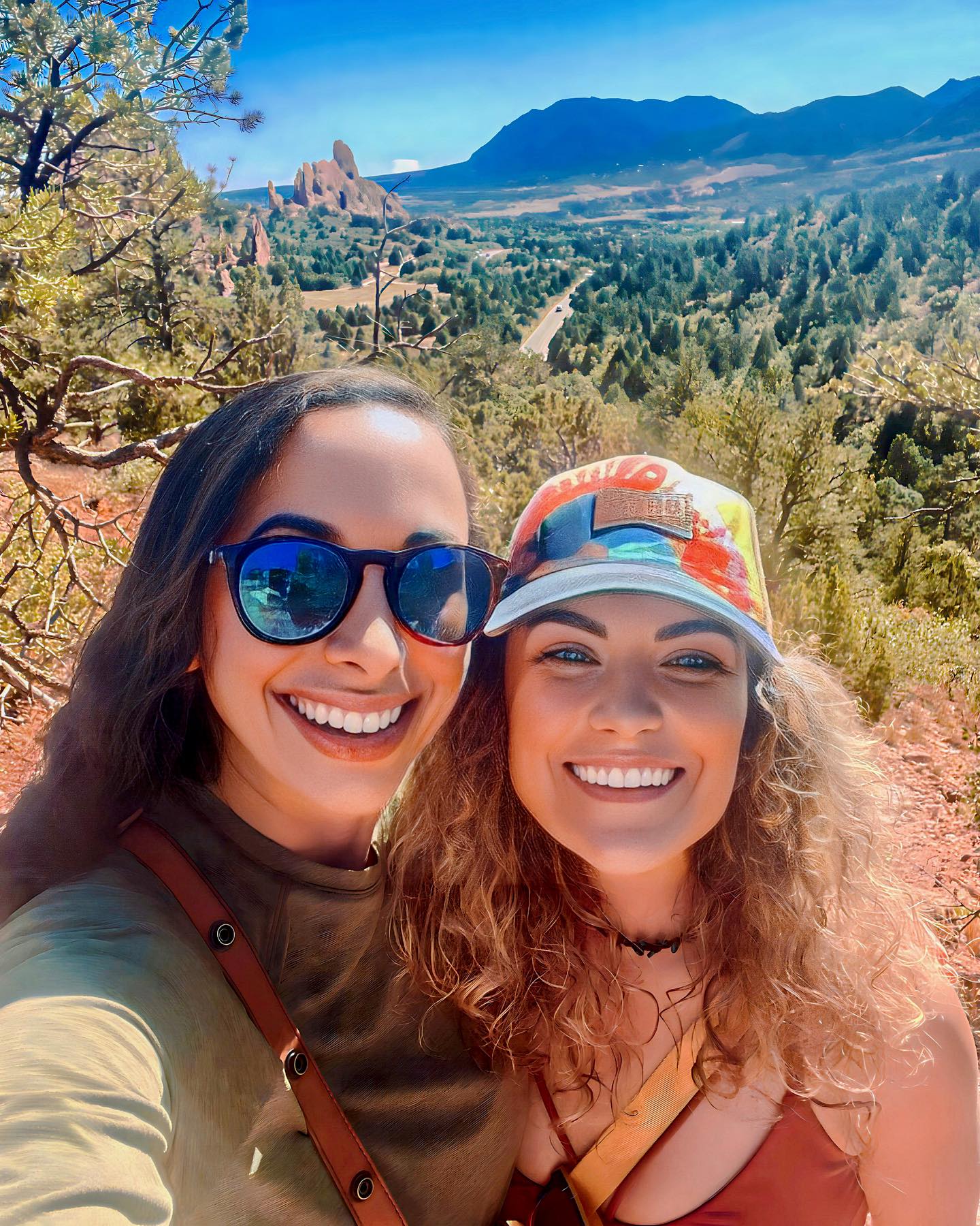 I’m absolutely loving how more of my IG soul sisters are becoming real life soul sisters @_where_the_wildlings_are ❤️🌞⛰️🌲🥾 Thank you so much for welcoming me to Colorado sis, can’t wait for our next adventure! Big love & high vibes.

ps #DontBeADick 🤌🏼 (inside jk)

xo. #rrawimpact
 @everyoneshike @taymunholland @dirtbaggypsies @_where_the_wildlings_are @rrawimpact  @taymunholland