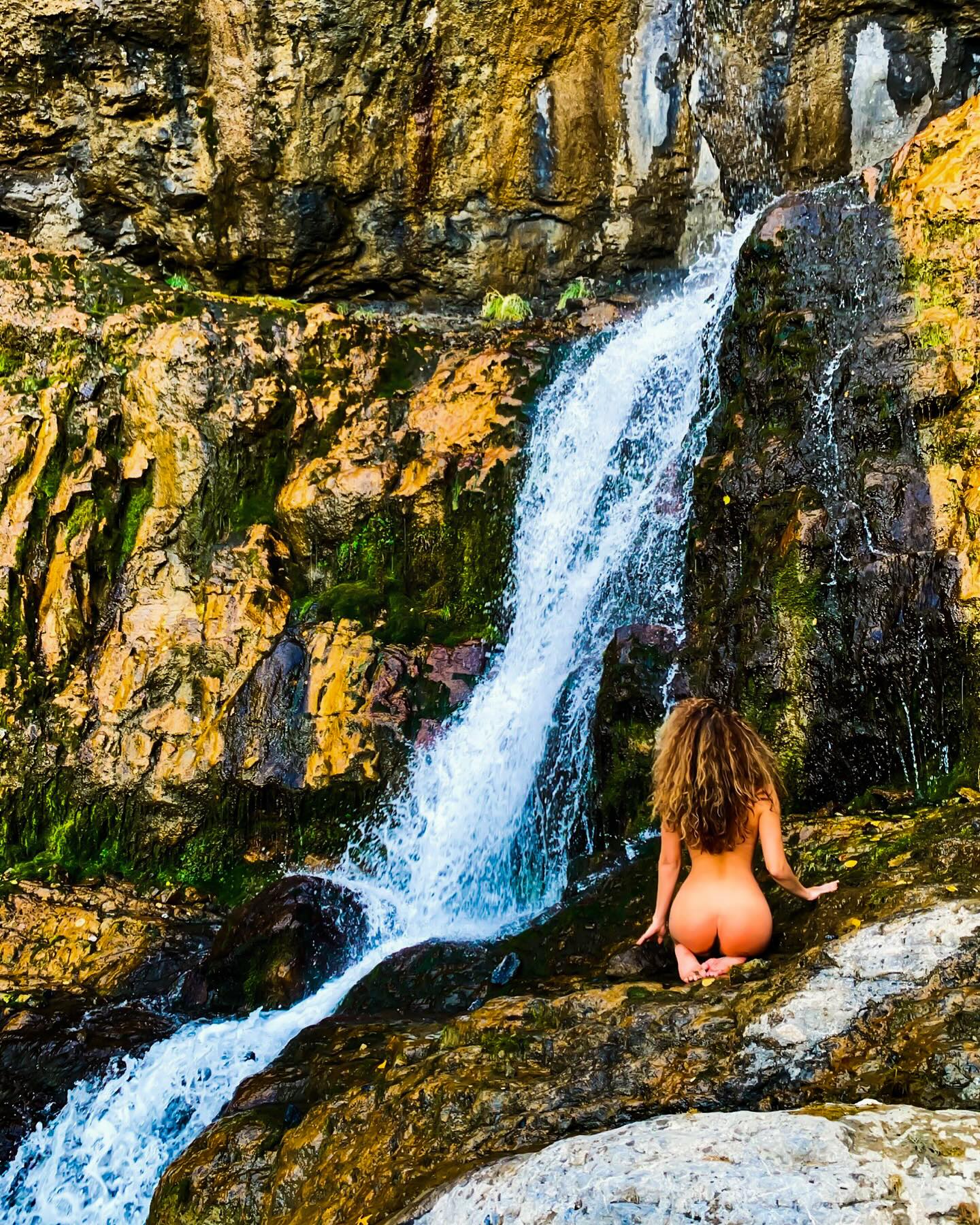 Freedom in being fiercely wild, at peace, and in love with the earth, universe, mind, body, and soul connection. Uninhibited, fearless, and empowered. Stay true, always be the real-raw you.

xo. #rrawimpact #wildwoman #freespirit
 @taymunholland @rrawimpact  @taymunholland