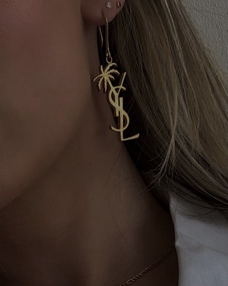 ysl earrings https://t.co/G30VrtnT44

@PRADAXBBY