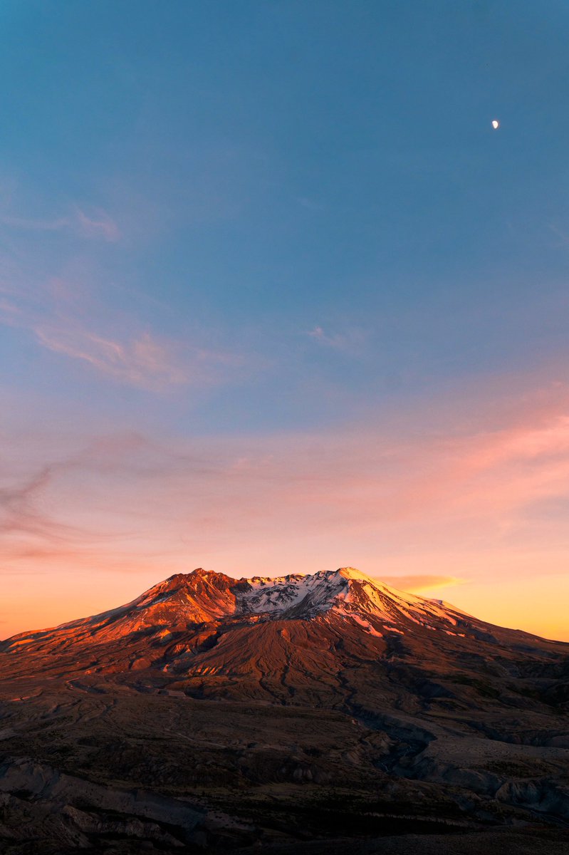 you &amp; the moon https://t.co/Pv1ERtn437

@alexxhinson