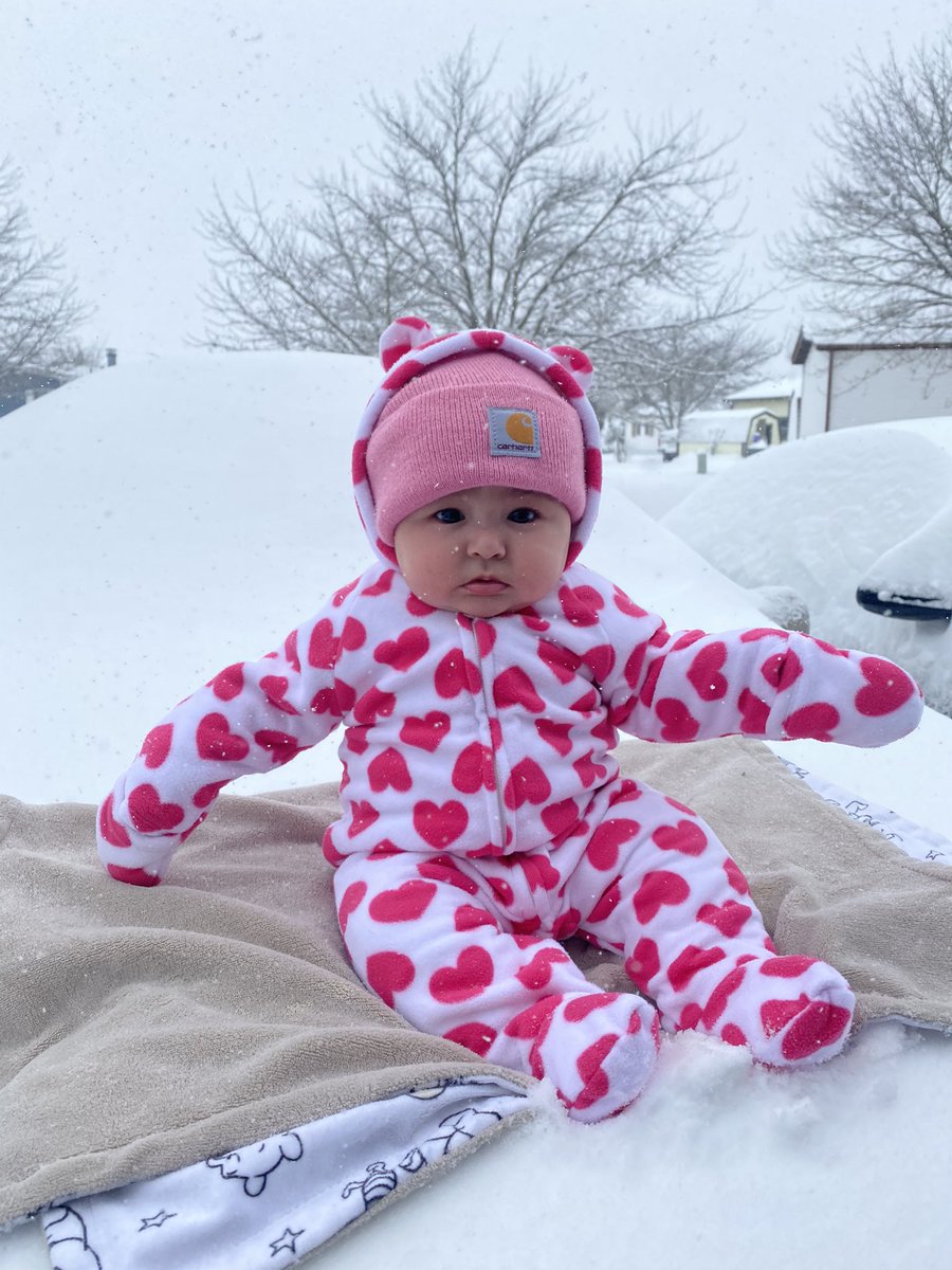 Her first time being and seeing the snow🥺💖 https://t.co/Vrl3VSevQW

@_kimburle