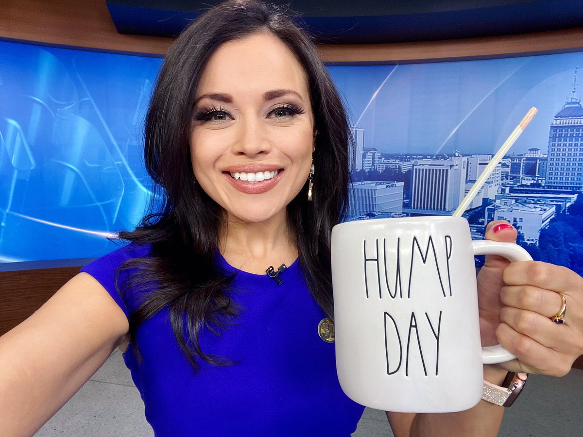Mama V is always looking out for me… She knows I am constantly adding to my @RaeDunnClay collection. I was trying to figure out why she asked what I drink coffee out of on Wednesdays… then she surprised me with this! 🤗 Happy #HumpDay friends! https://t.co/xWVjapFYuw
@VanessaABC30