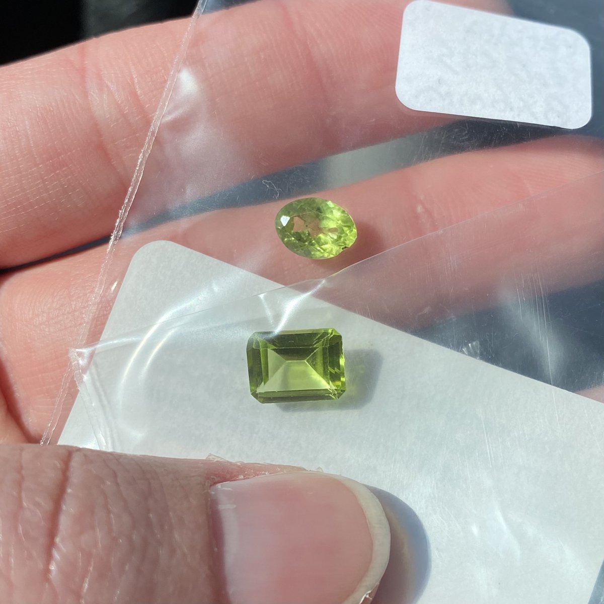 found a funny looking kinda green rock in the river the other day so i took it to the gem shop to get cut… it was peridot. i'm FREAKING OUT https://t.co/mxdpbggCPX

@tayswraps