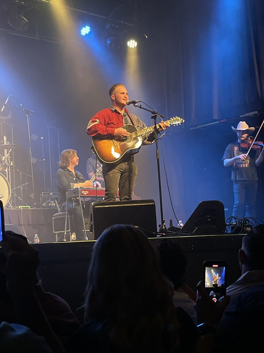 Crying at the Zach Bryan concert because I've never felt so much emotion hit me so hard @zachlanebryan the amount of times I've sat in my truck crying to his songs because of how relatable they are but it person it's a whole different level https://t.co/2Xg1KEG7gs