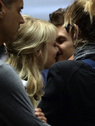 I steal kisses like all the time! https://t.co/Cu5CCfcOQ8