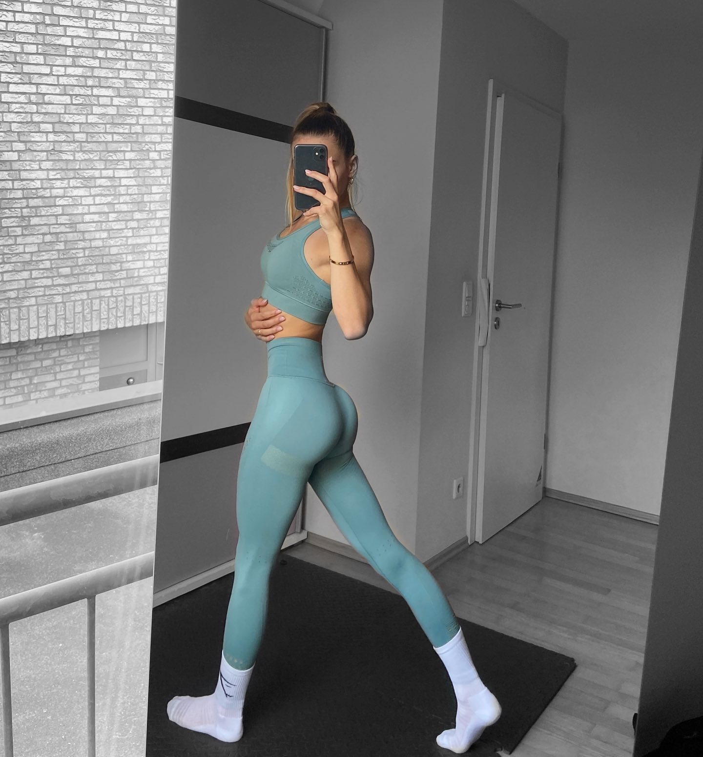 Anzeige | GYMSHARK SALE 🦈😍
Morgen (03.10.2021) könnt ihr ab 11 Uhr (MESZ) 20 % auf seeeehr viele Sachen auf der Gymshark Seite bekommen 😍 Da es bei Gymshark keine Rabattcodes gibt, ist es eine super Möglichkeit um paar Sachen günstiger zu bekommen🤍
Ich zeige euch nachher noch paar meiner Lieblingsteile in der Story 🤍
•
•
#hi#gym#passion#me#instafit#gymshark#gymsharkwomen#gymsharktrain#gymmotivation#motivation#motivationalquotes#gymlife#gymtime#vacation#outfitoftheday#fashion#fitness#inspiration#workout#booty @whitneyysimmons @hannaoeberg @byevelina_ @pamela_rf @growingannanas @gymshark @lisadelpiero @gymsharkwomen @gymsharklifting @annaarcher
!Düsseldorf, Germany!
@amelieklk