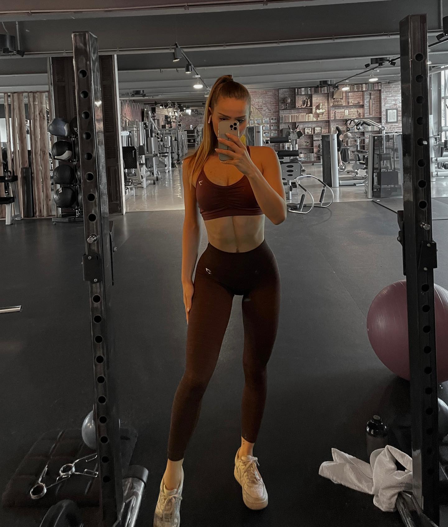 Merry Christmas 🎄🫶🏼

#hi#gym#passion#me#instafit#gymshark#gymsharkwomen#gymsharktrain#gymmotivation#motivation#motivationalquotes#gymlife#gymtime#vacation#outfitoftheday#fashion#fitness#inspiration#workout#booty
!Düsseldorf, Germany!
  @amelieklk