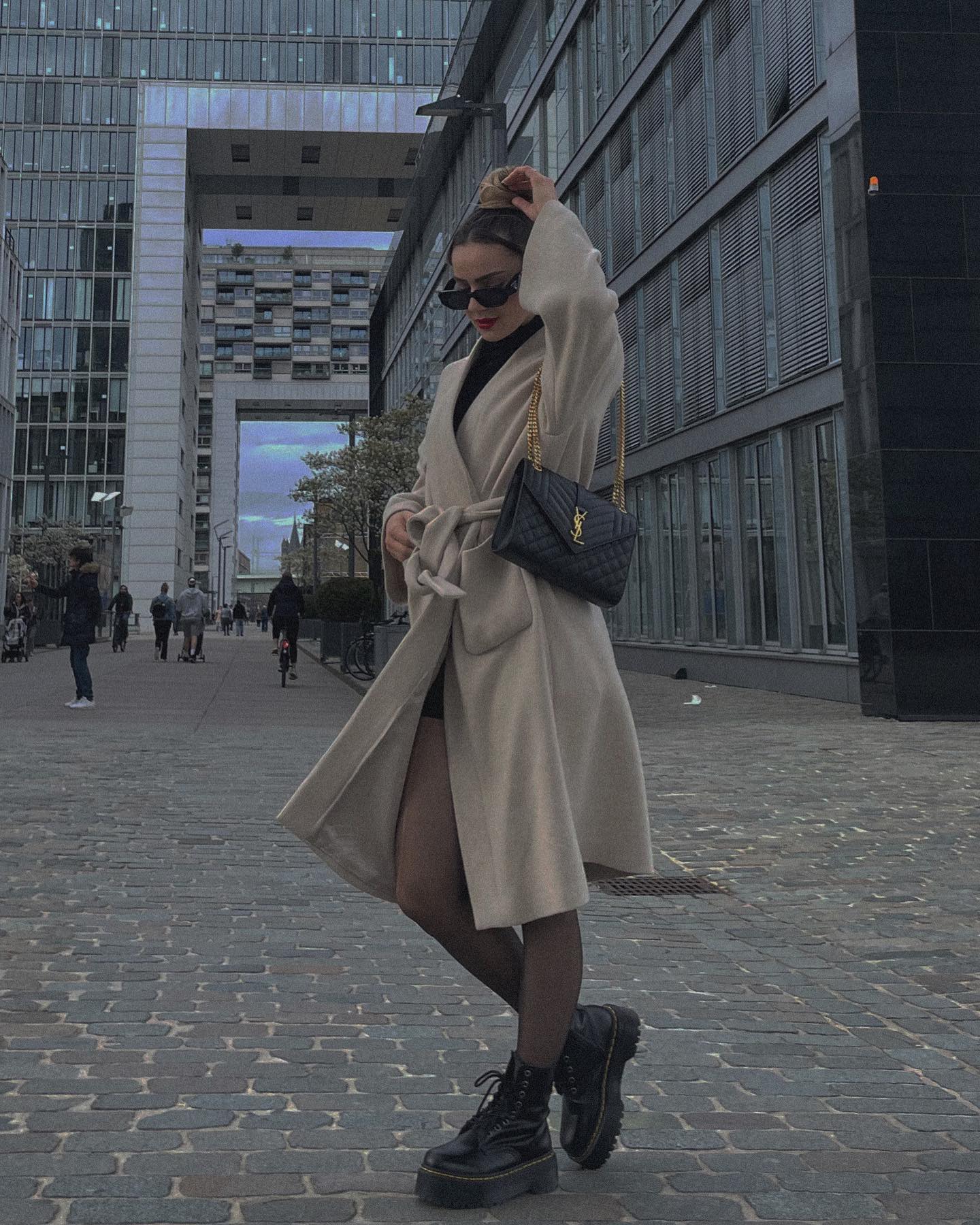 ✨die Laufmasche gehört zum Outfit✨ 🥲

!Cologne, Germany!<br> @amelieklk