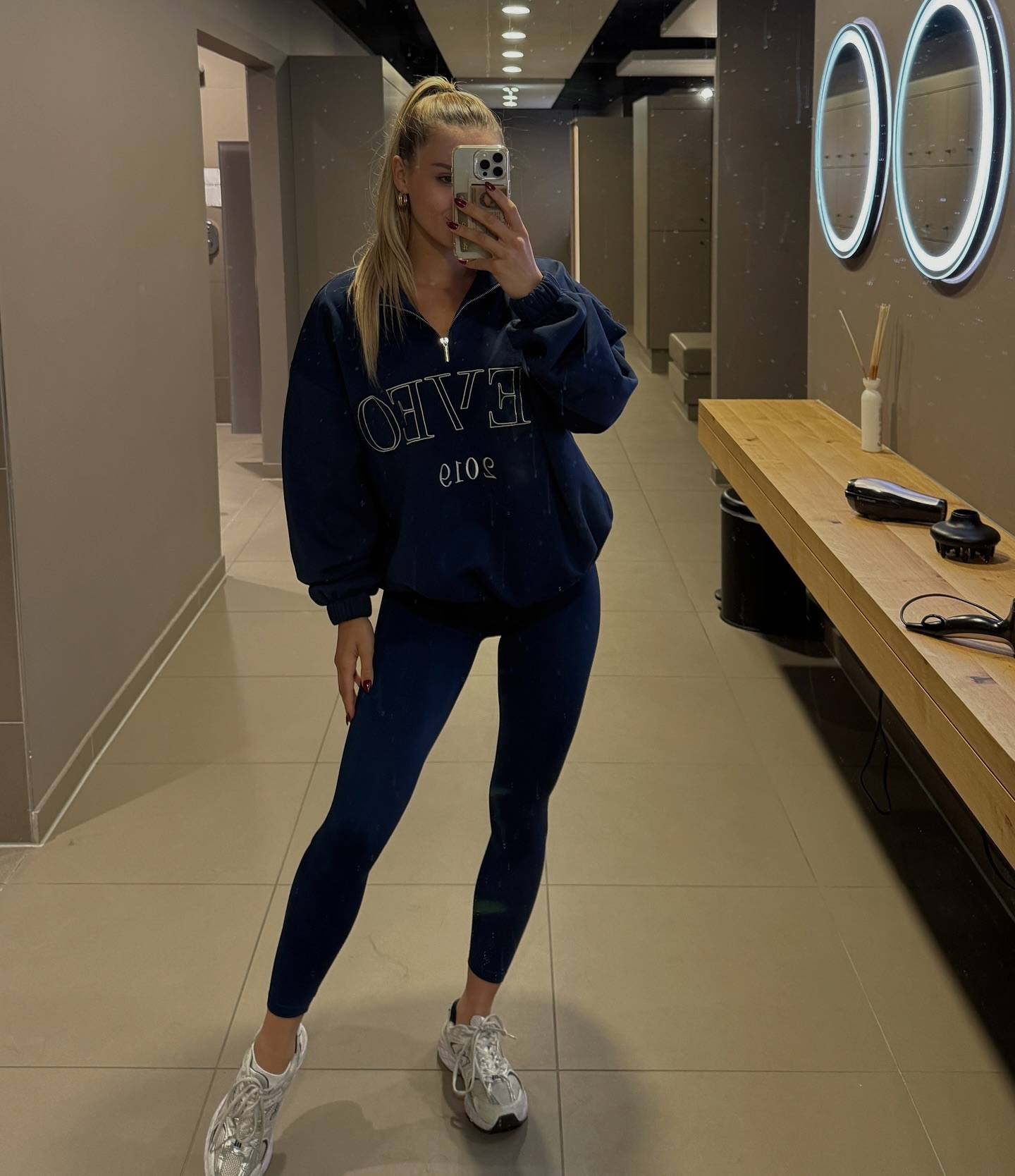 Favourite gym fit - bin einfach so verliebt in das dunkelblau 💙 & seien wir ehrlich: neue Gymklamotten geben einem direkt neue Motivation 🥹

#gym#gymfit#outift#teveo#workout  @amelieklk