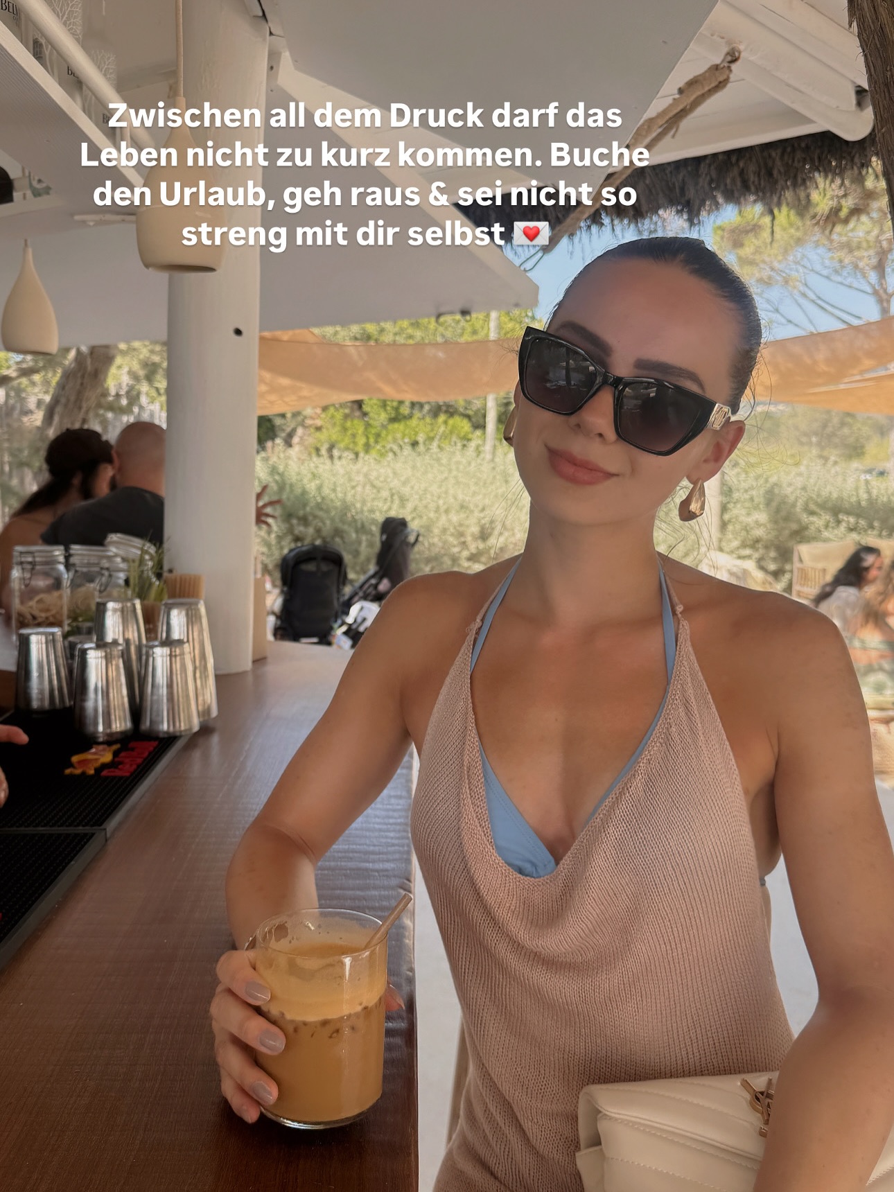 <br> @amelieklk