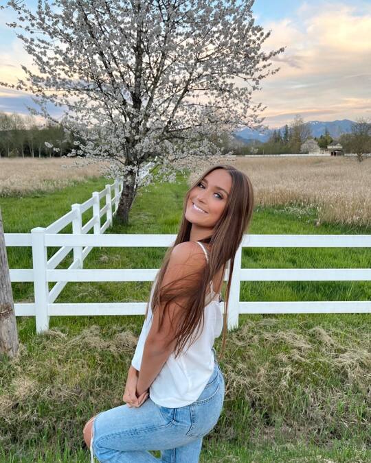 #QuarantineShot2020   You’re pretty #IJS 💐💛  ~AVA JONES avamjoness
