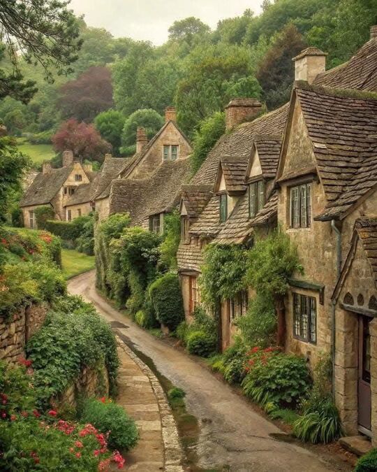 Not far from London lies a city that many consider to be the most beautiful in the world - Bibury. Located in County Gloucestershire, this enchanting gem looks like it's straight out of a fairytale. Despite the short distance from London, it feels like you're diving into another era, far away from the turmoil of the English capital. Bibury is located on the banks of the River Colne, in the picturesque region of the Cotswolds Hills, which was awarded an “Area of Outstanding Natural Beauty” in 1966.