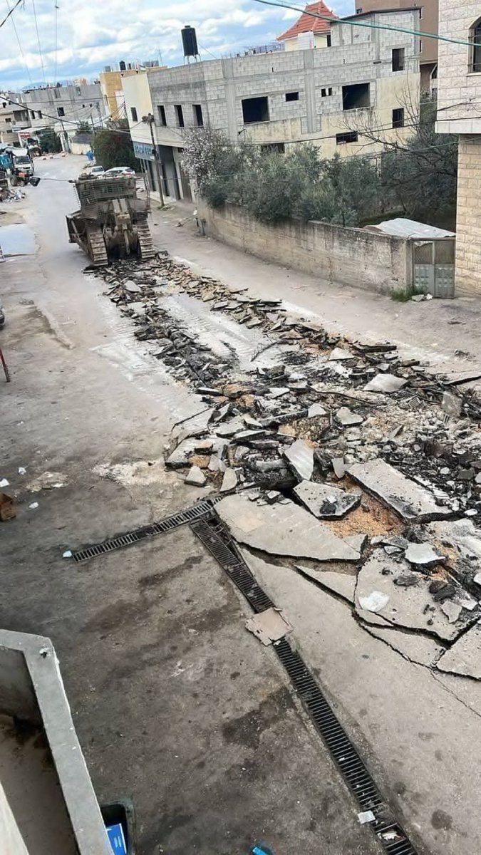 𝓘𝓽'𝓼　𝓗𝓸77𝓲𝓭𝓪𝔂 @ho77iday Israel is deliberately bulldozing the streets and civilian infrastructure of the West Bank in broad daylight. Pure destruction with no justification. No matter what mainstream media tells you, this was NEVER about October 7th. 4:04 PM · Feb 23, 2025