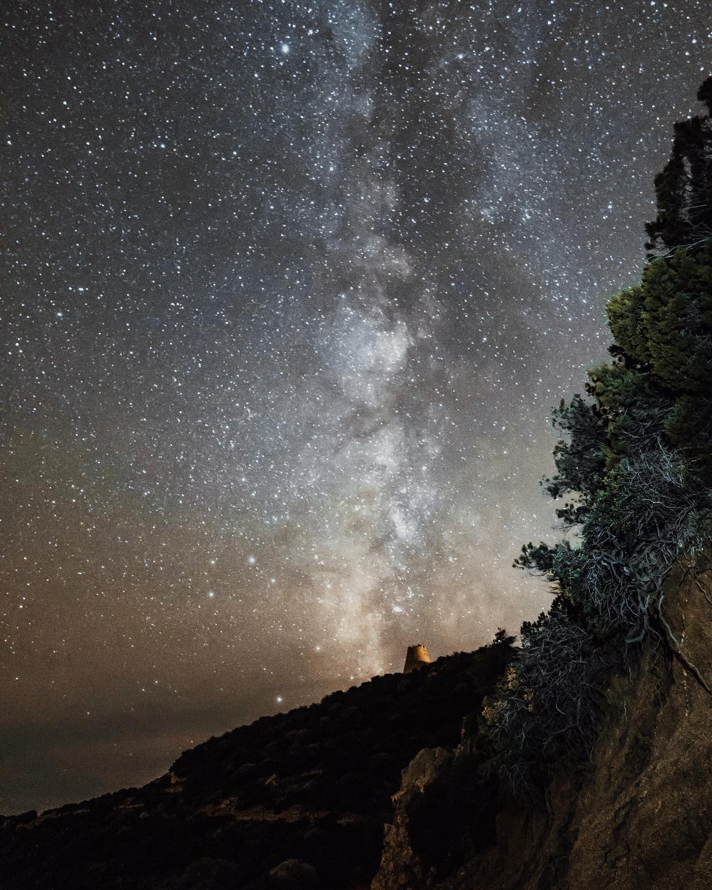 223 likes
Ve | Here’s my first non-gaming related post. I miss taking pictures of the night sky on my home island in Italy.. hopefully this year again 🥺🌌 | vizzeybun


!Solànas, Sardegna, Italy!
https://www.instagram.com/vizzeybun/p/CMUrPksHhLG/