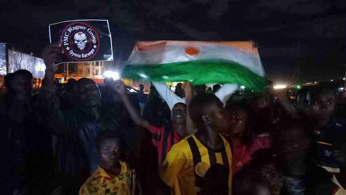 Wagner PMC ist ab jetzt im Niger und soll vor mögliche Angriffe schützen. https://twitter.com/ntvde/status/1687671536033947648 https://t.co/1QHz8fT9Qj

@AugustTiner