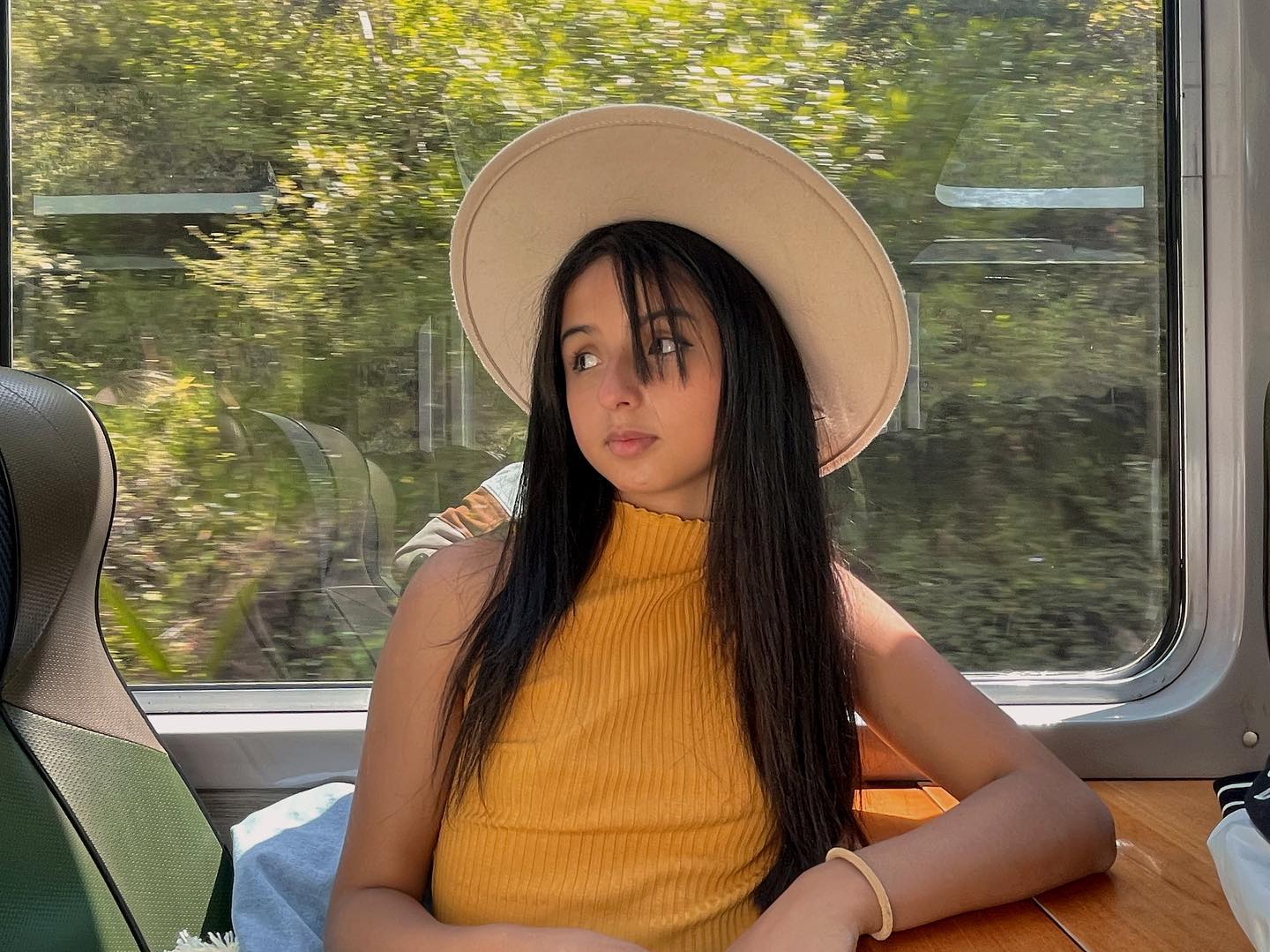 Hola amigos! Les quer&iacute;a mostrar fotitos de mi primera vez montando en tren. ^-^

Chu chuuuuuu. 🚂🚂🚂🚂

&iquest;Les gustar&iacute;a tambi&eacute;n vivir esta experiencia?

Si un d&iacute;a me digno a editar el video que hic&eacute; del viaje, all&aacute; ver&aacute;n un poco de ese momento. :)

#peru🇵🇪 #peru #perurailvistadome #vistadome #vistadometrain #perurail #tren #perutravel

!Per&uacute;!<br> @urcuteprincess_