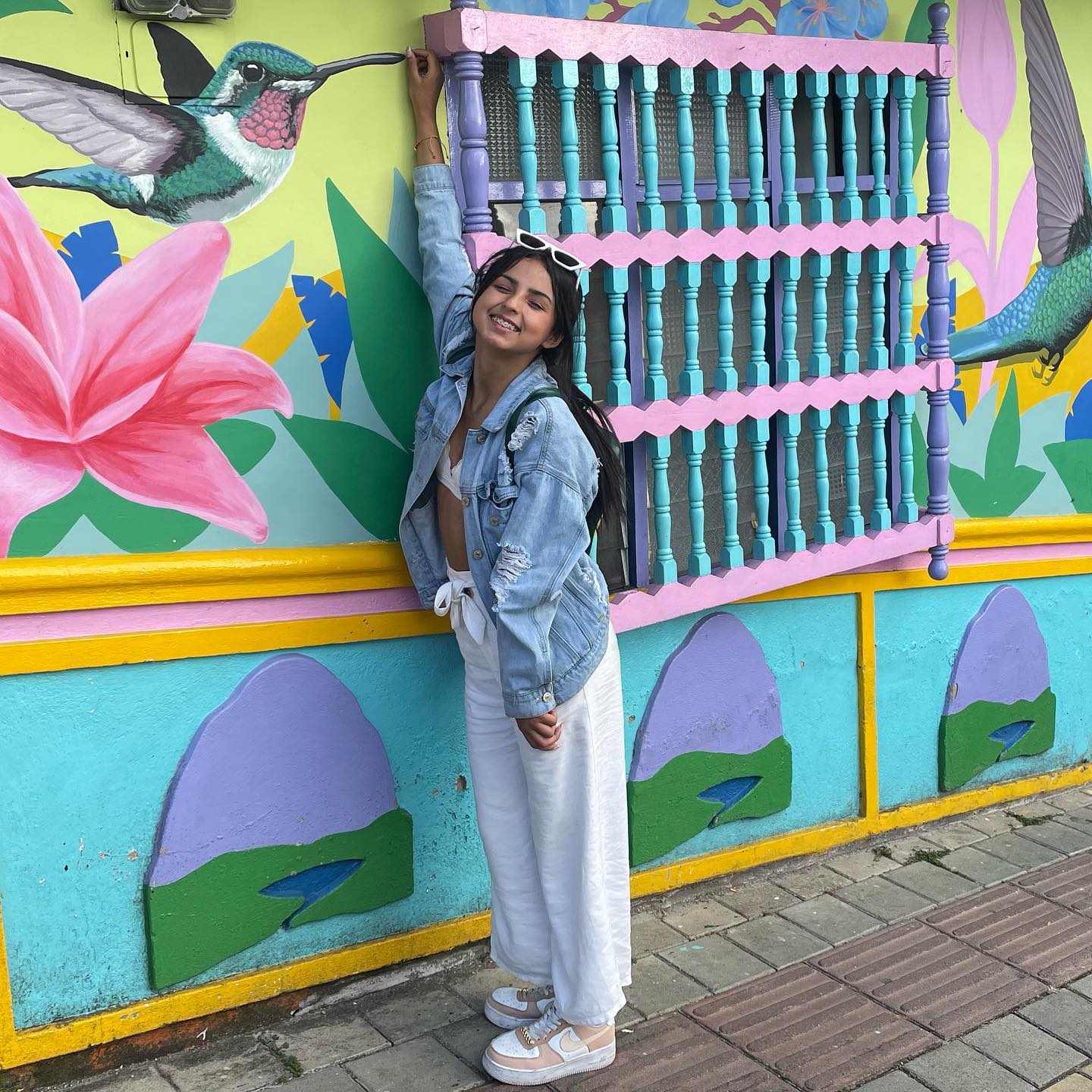 Una Lunita feli porque estaba en un pueblito Colombiano lleno de arte.💘

!Guatap&eacute;!<br> @urcuteprincess_