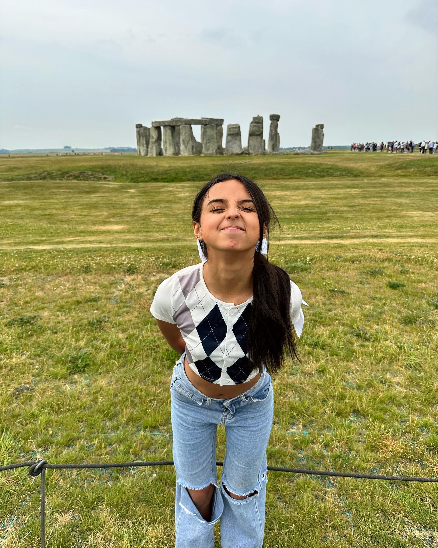 Jam&aacute;s, nunca, ni es mis sue&ntilde;os m&aacute;s locos me imagin&eacute; estando aqu&iacute;.😭

!Stonehenge, England!<br> @sunflowersofi_1