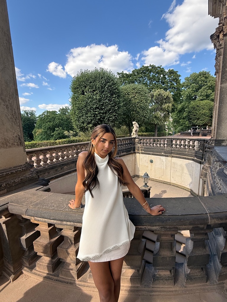 D&iacute;a de &Oacute;pera y comida curiosita en Dresden, Alemania 🇩🇪
Hasta los sabores y olores que no nos gustan, son parte de la experiencia viajera!🥰

!Dresden , Germany!<br> @sunflowersofi_1