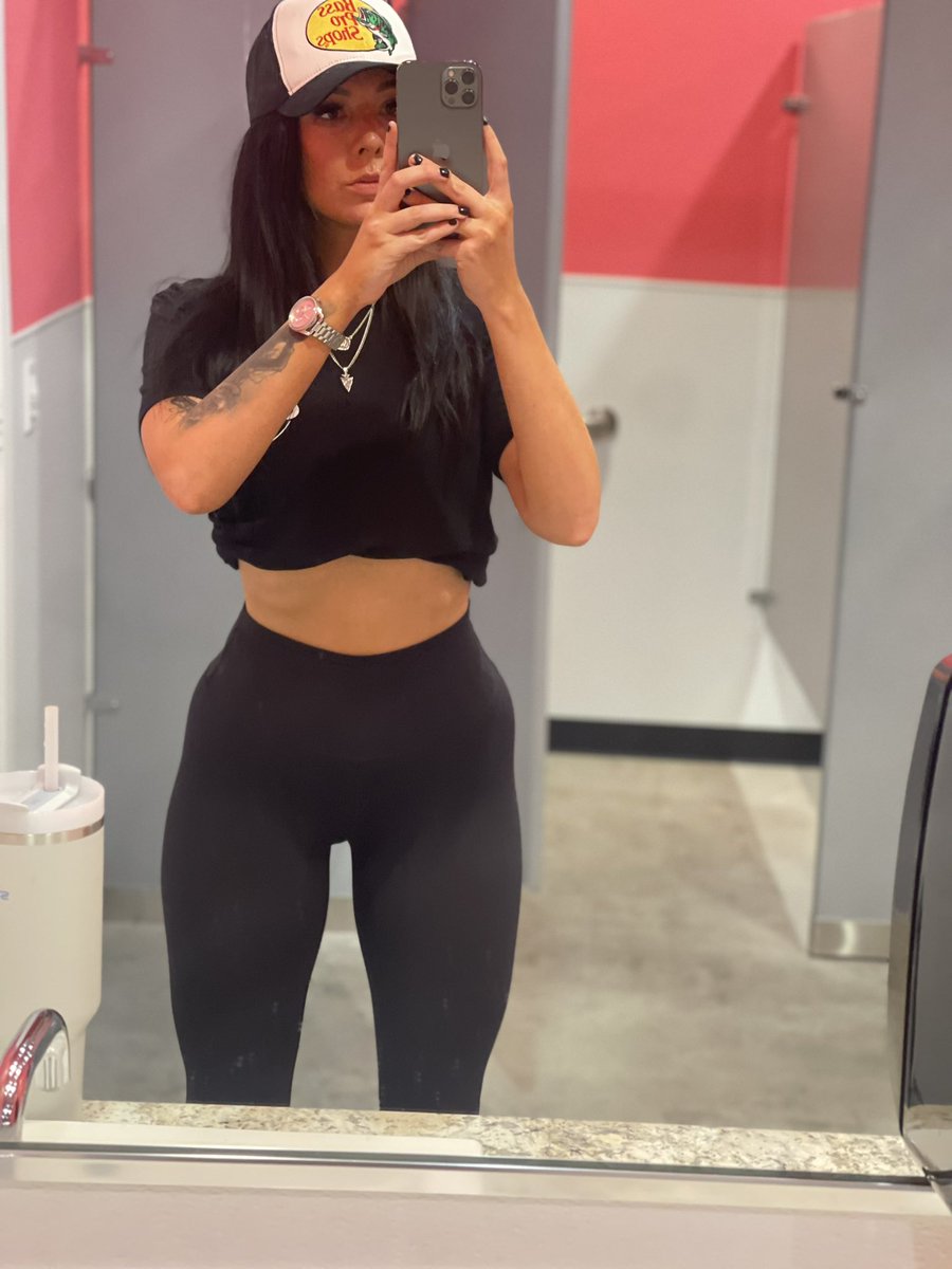 🐉 https://t.co/NKrg0ilR57

@manderz____