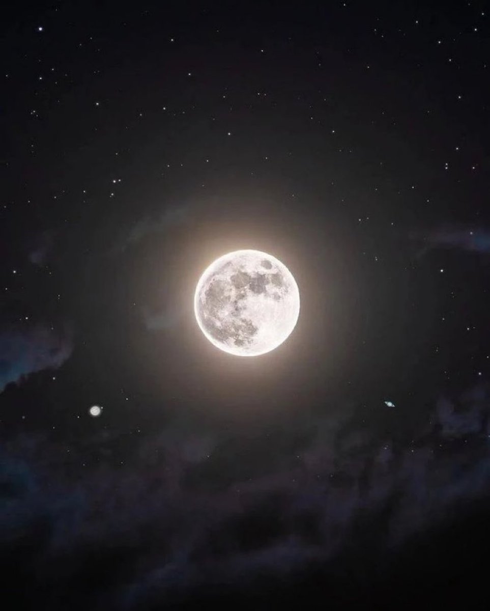 full moon jupiter and saturn https://t.co/GBQu3Ttjfu

@themoonlovepic