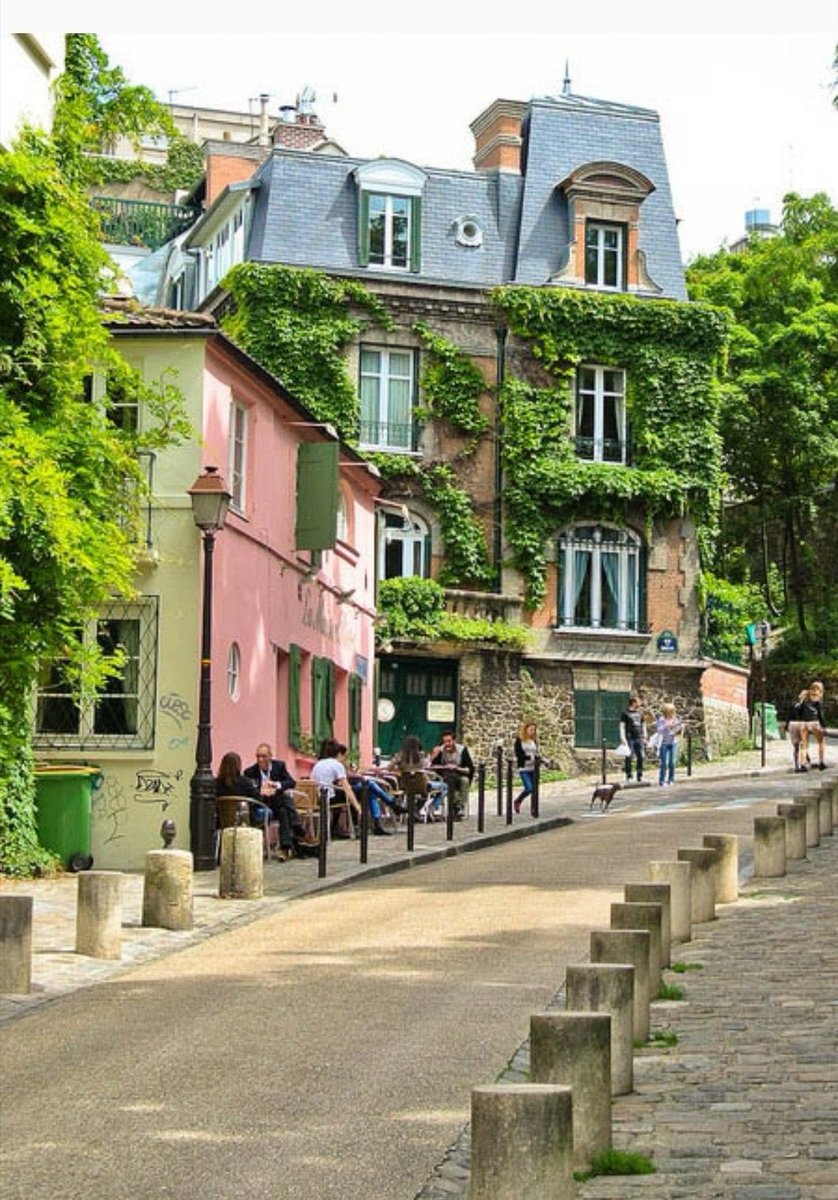 Rue de #Montmartre https://t.co/iRcJWWcvrL

@moraimauy