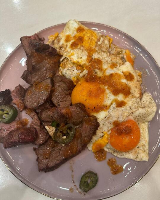 Last of this week&rsquo;s elk cook for a late night meal mixed with eggs. Threw on some @senorlechugahotsauce and the result was perfection.
Avoided eating junk and got some real nutrition instead. Win!  @joerogan