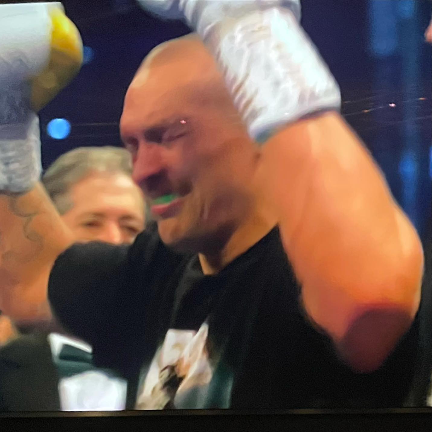 MASTERPIECE.
@usykaa is a fucking boxing genius.  @joerogan