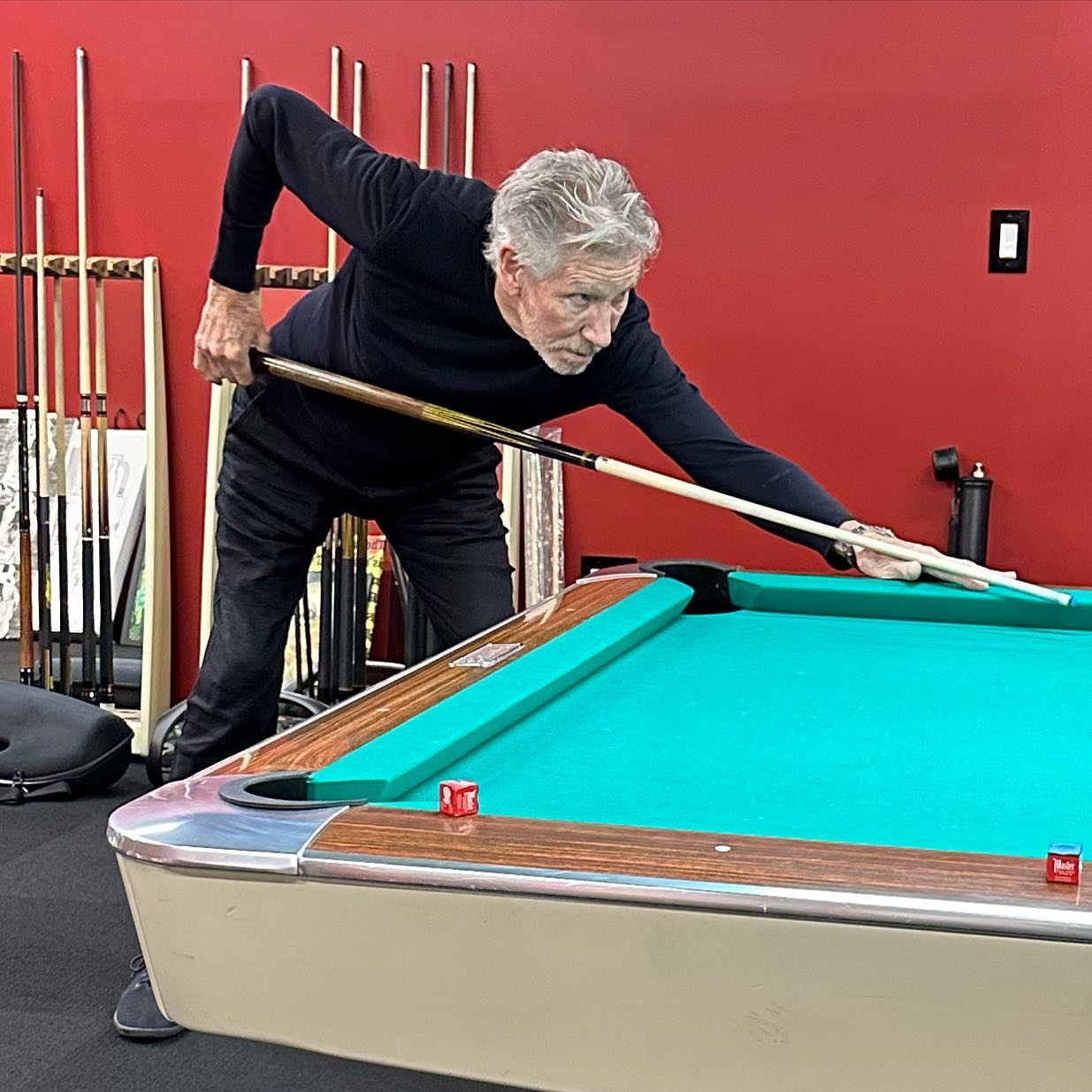 I played pool with the great and powerful @rogerwaters. Our podcast is available now on @spotify
  @joerogan