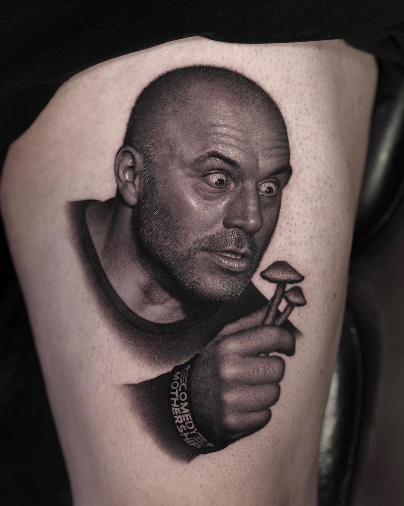 Repost: @noahbissi 𝗧𝗥𝗜𝗣𝗣𝗬 𝗝𝗢𝗘 🍄
Done in 2 days
16 hours total

@joerogan
@comedymothership

#joerogan #ufc #joeroganexperience #mma #jre #podcast #joeroganpodcast #bjj #comedy #boxing #mmamemes #jiujitsu #tattoo #tattoos #portrait #portraits #joerogantattoo #realism #realistic #realistictattoo #rogan #joerogantattoos #mushrooms #mushroom #trip #trippy  @joerogan