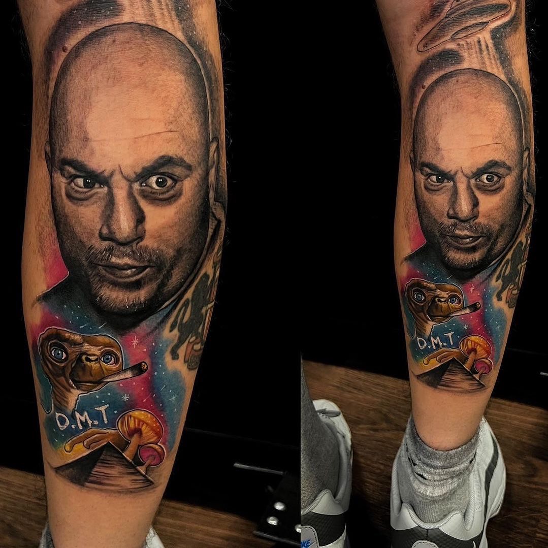 Repost: @alexjewerstattoos #tattoo #tattooartist #tattooers #ink #art #artist #tattooideas #blackandgreytattoo #realismtattoo #portraittattoo #joerogan #joeroganexperience #joerogantattoo  @joerogan