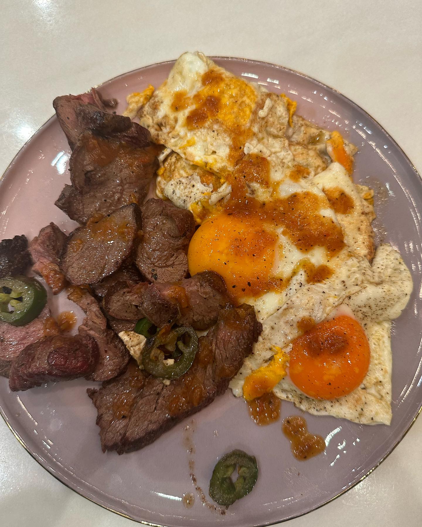 Last of this week’s elk cook for a late night meal mixed with eggs. Threw on some @senorlechugahotsauce and the result was perfection.
Avoided eating junk and got some real nutrition instead. Win!  @joerogan