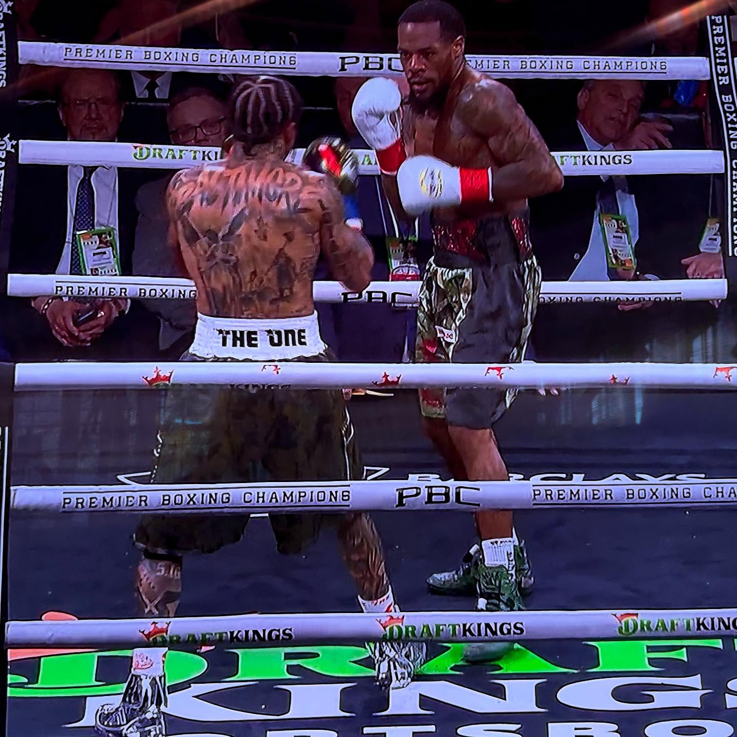 Watching the replay of the outstanding title fight last night between @gervontaa and @oneof1x. I had never seen Lamont fight before, but I’m a big fan now. Fight was a draw, but it was an amazing contest and I really hope they run it back.  @joerogan