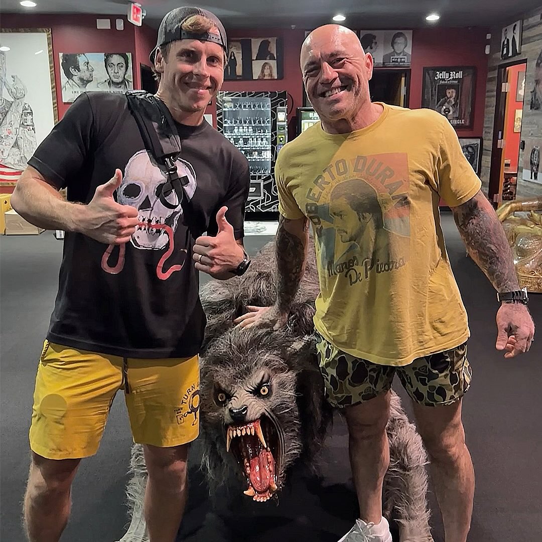 Got a chance to do a podcast with one of the realest dudes on planet earth (@joerogan) and discuss the moon, war, drugs, music, creativity, technology, dark matter, the pyramids, Roman pharmacy & aliens. Podcasting has changed my life and it would not have happened without JRE.

Also shout out to my boy @jessemichelsofficial for wine & dining my ass in Austin!

!The Moon!<br> @joerogan