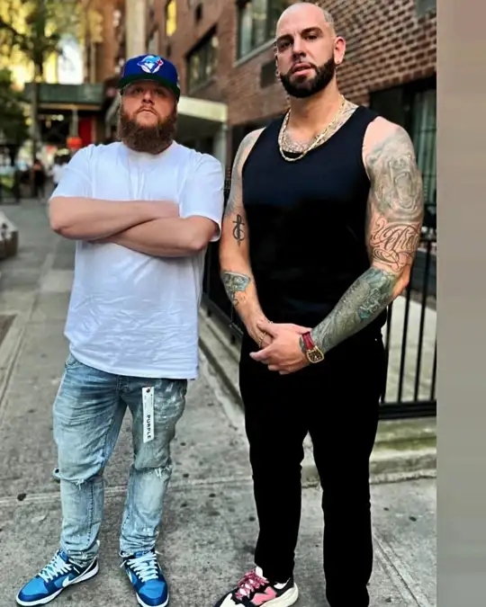 Bro if me and @biggktv did a two on two it'd be disrespectful as f*ck lol....What do you guys think? Btw K isn't short at all he's actually pretty tall. I'm just a dinosaur. And aside from that long stupid tag hanging off his jeans he's a hell of a guy.
  @patstay_902
