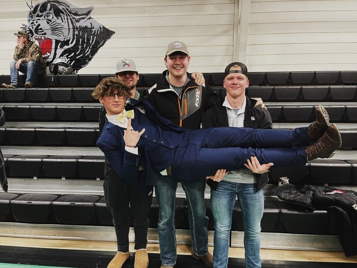 A conservative teenager was just brutally murdered by a Democrat in North Dakota for being a Republican

Which movement is the party of "political violence and domestic extremism," again? https://t.co/4lXACCuWhZ