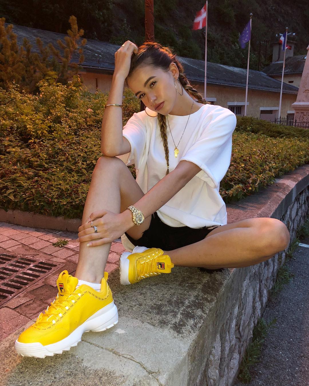 I'm really happy, can't say that I'm proud of myself yet but I'm about to change a few things about my lifestyle, myself and start to be more « me ». That's my resolutions.♥️
  @leaelui