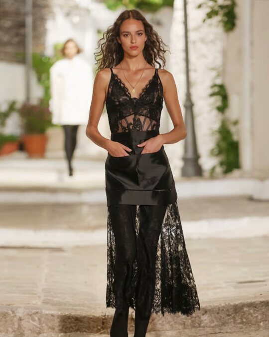 grazie 🪴🍋🥀
 @dolcegabbana @patmcgrathreal @sandyhullett @sarrjamois @women_paris @domenicogiandinoto @chantalenadeau @guidopalau @rosievogelcasting @women_milano @girlmoss.earth
!Trulli Alberobello!
  @emm_arruda