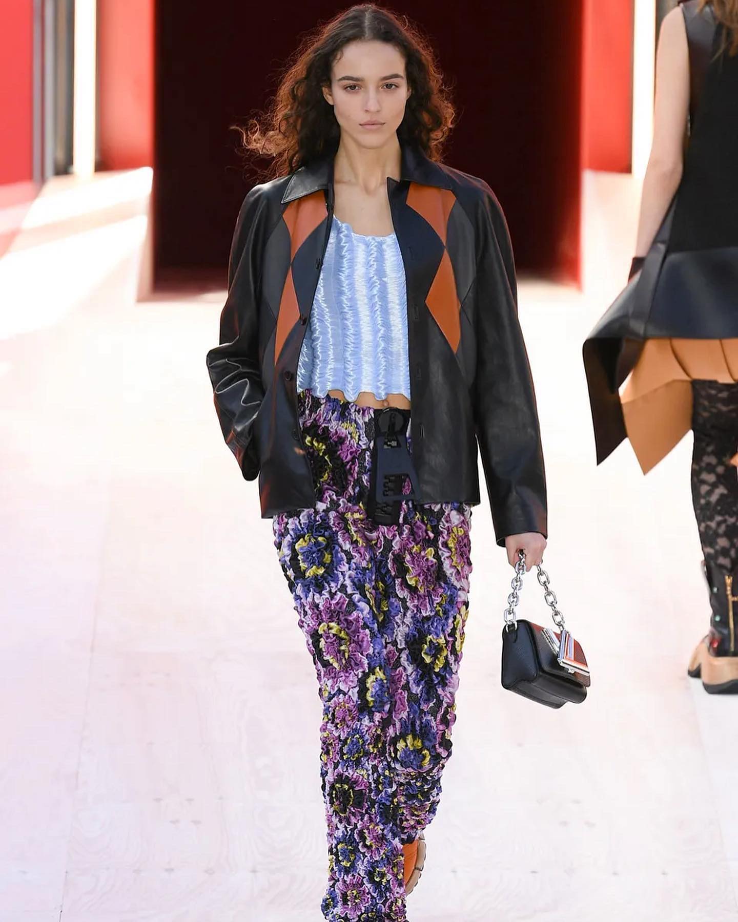 WORLDWIDE @louisvuitton EXCLUSIVE!!! 🏆🌎🏆 ahhh!! can’t thank everyone on this dream team enough ❤️ @marieameliesauve @florentbuono @ashleybrokaw @nicolasghesquiere

!Pyramide du Louvre!<br> @emm_arruda