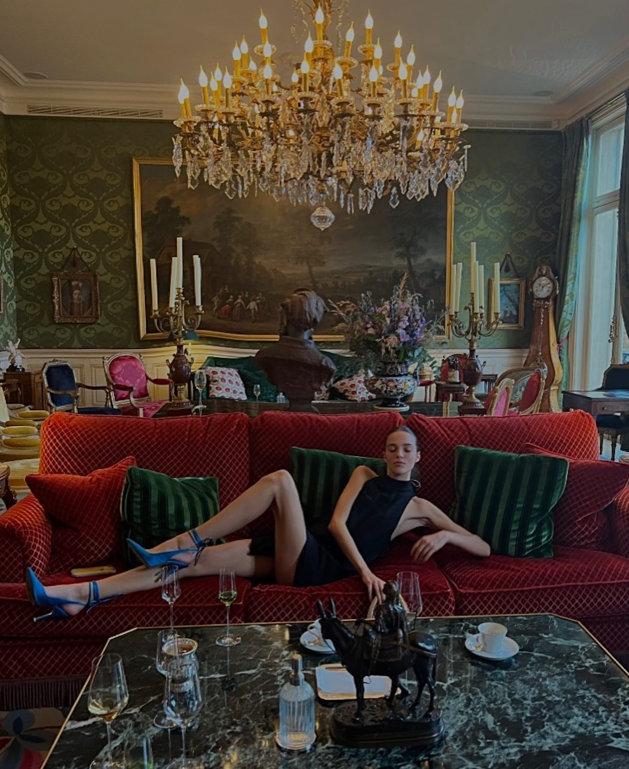 casual nap 🍝🦪🍾

!Le Clarence!<br> @emm_arruda